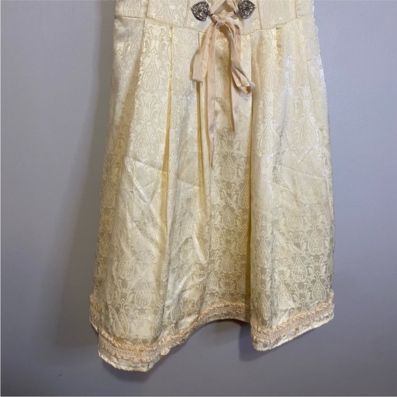 Scarlet darkness German drindl - Picture 2 of 5